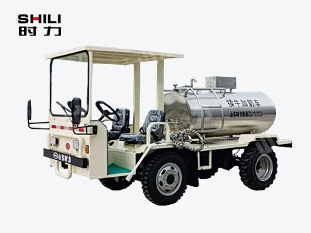 1方電動四輪犢牛喂奶車（臥式罐、帶攪拌）
