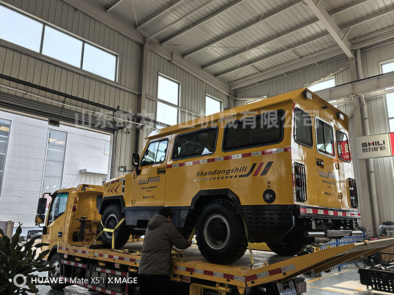 荷載10人井下運人車發往陜西