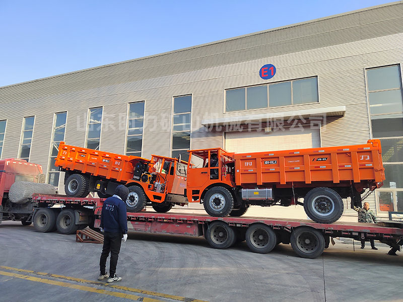 2臺20噸礦用自卸車發(fā)往陜西